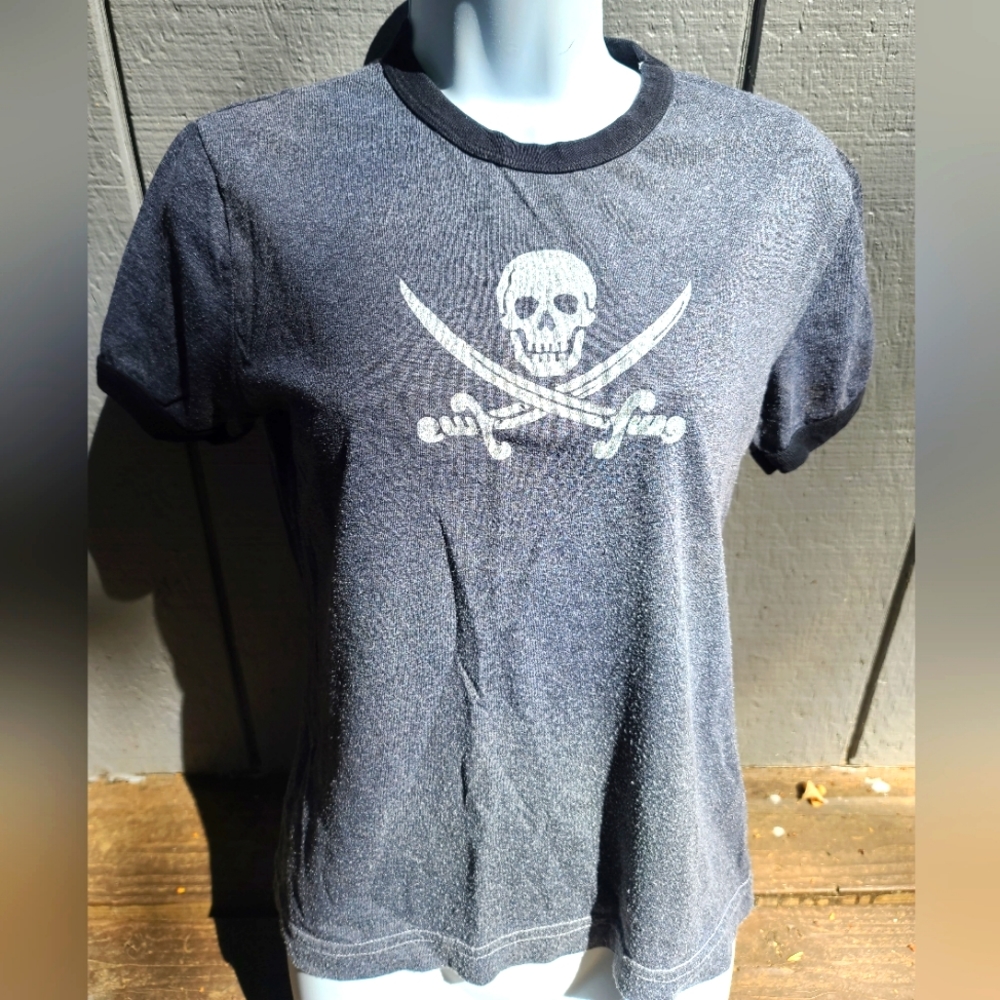 ASTRO gray distressed dk gray w/black trim skull 💀& crossbones T szM